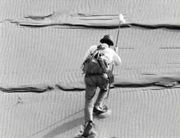 Billede fra "Kvinden i Sandet" Suna no Onna, en Japansk film fra 1964 af Hiroshi Teshigahara.