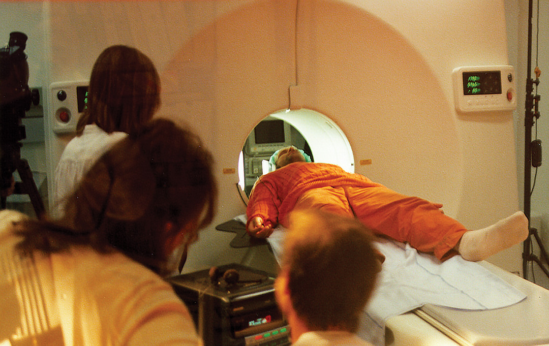 pet-scan-med-folk-omkringb